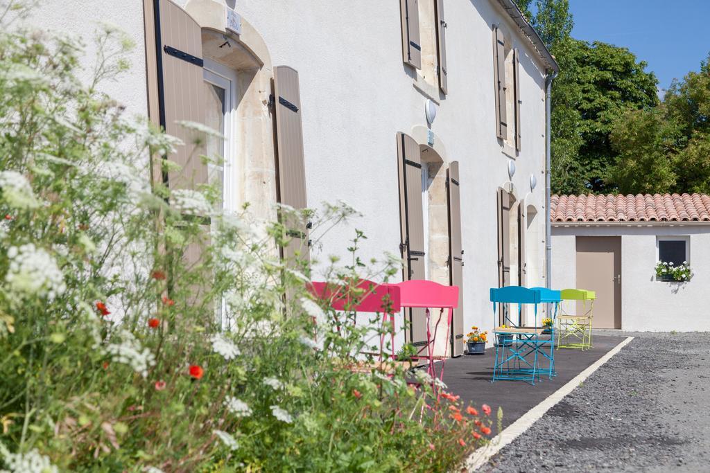 مبيت وإفطار Saint-Sauveur-d'Aunis Le Soleil Et Les Etoiles المظهر الخارجي الصورة